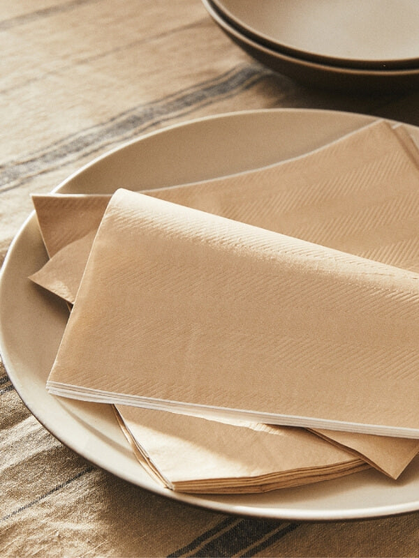 100% biodegradable and compostable, this pack of 60 paper serviettes is made from recycled paper and will decompose within 45 days of being thrown away. Made from thick paper that is still soft to the touch, these serviettes are perfect for any gathering.