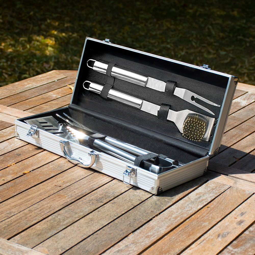 Eco lifestyle - ecolifestyle.shop Our all-in-one Braai tool kit with casing. It offers all the tools you need for a bbq All tools come in an aluminum case that locks and has a handle. 1 x Alumunium carry case 1 x BBQ tongs. 1 x Barbecue fork. 1 x Barbecue spatula. 1 x Barbecue brush/scraper. Case: 46 x 16 x 8cm. Tools: 43cm. Material: Stainless steel & Aluminium. C80210330 - 8711295996788